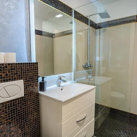 Apartament Herastrau Grand - 2 Bedroom Bucureşti